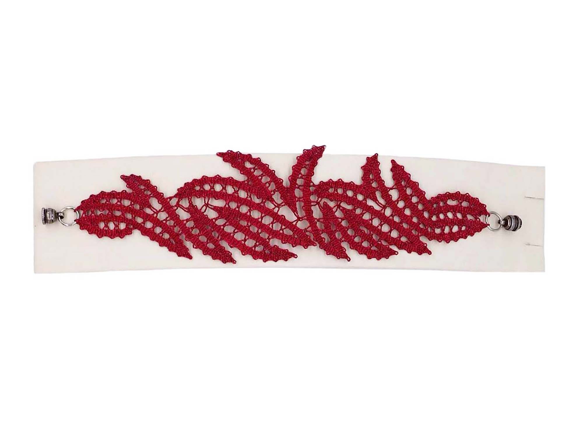 Klekljana cipka rdeca nakit zapestnica Idrija tradicionalna Slovenija Etno galerija