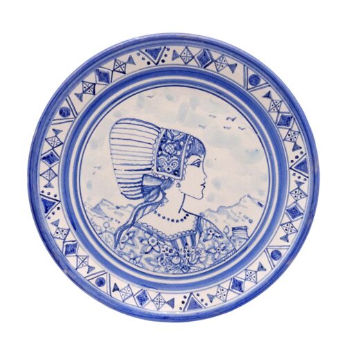 Rok Zelenko keramični krožnik noša Slovenija Tradicija Etno galerija Skrina