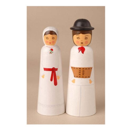 bela krajina etno galerija skrina Tradicija s posluhom slovenska ljudska noša lesene noše spredaj