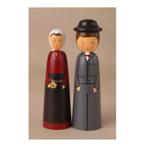 ljubljana etno galerija skrina Tradicija s posluhom slovenska ljudska noša les spredaj